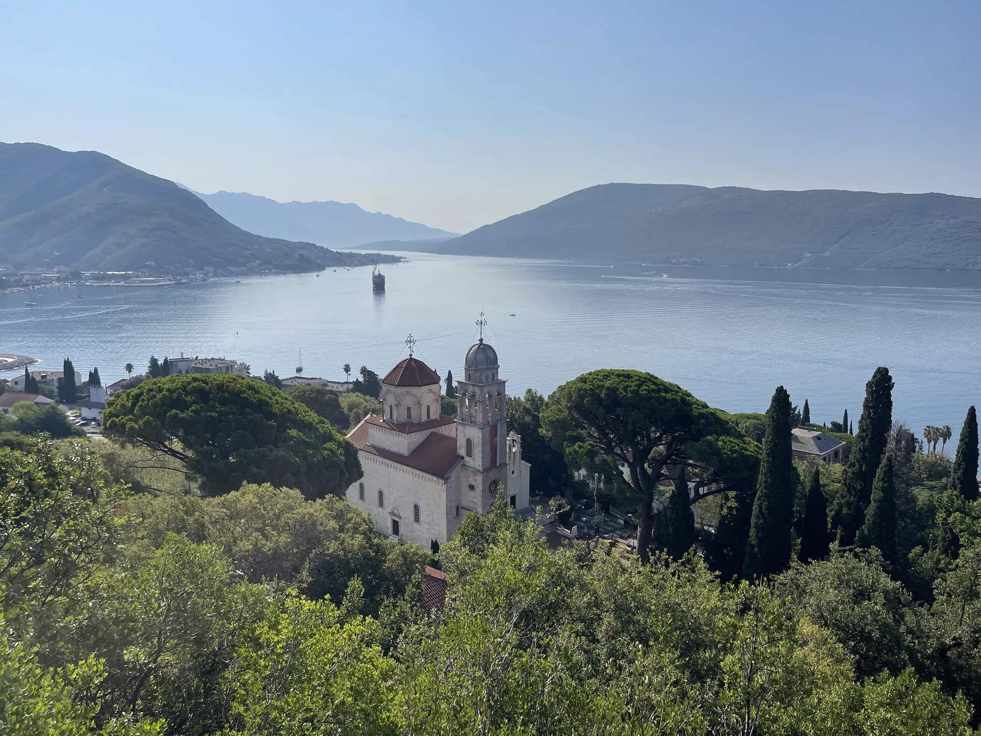 Manastir Savina: Svetilište iznad zaliva